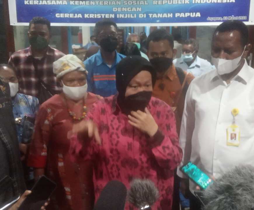 Menteri Sosial Tri Rismaharini